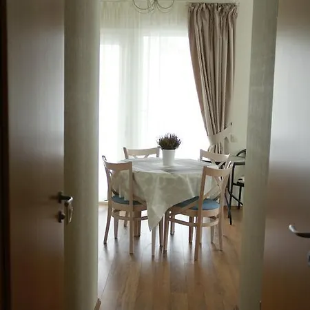 Full House 아파트
